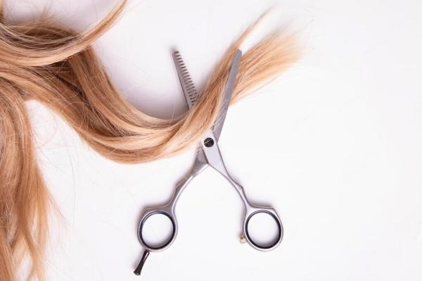 آموزش کوتاهی مو در خانه؛ ساده ترین روش برای کوتاه کردن مو
